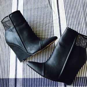 7.5 black wedge booties 🖤